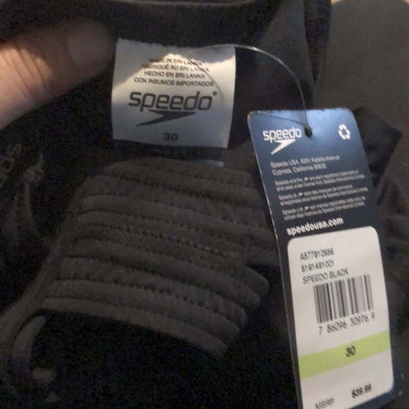 Speedo women’s one piece swimsuit - Picture 4 of 4